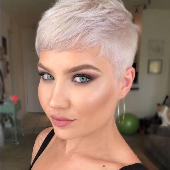 Meet your Posher, Tasia - Picture 2 of 4